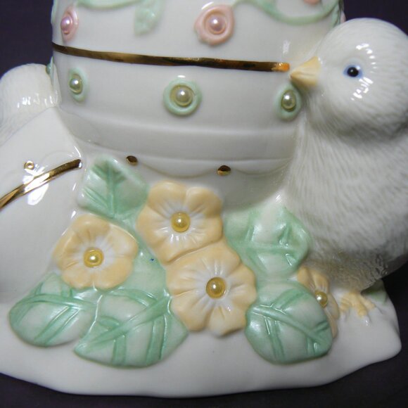 LENOX PETALS & PEARLS CHICK BUD VASE - Picture 10 of 12